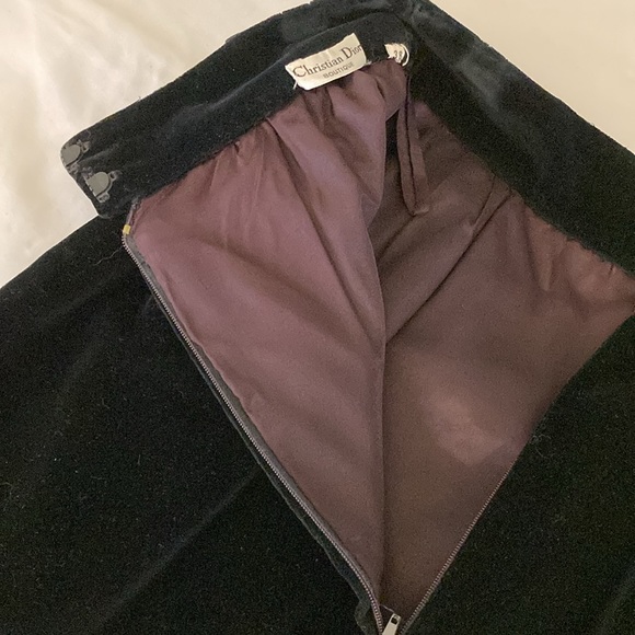 CHRISTIAN DIOR Vintage Velvet 2-piece Skirt Suit with Peplum Jacket - Picture 16 of 16